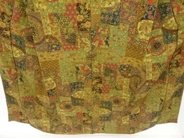  縮緬地　切りばめ風　花更紗模様　小紋着物